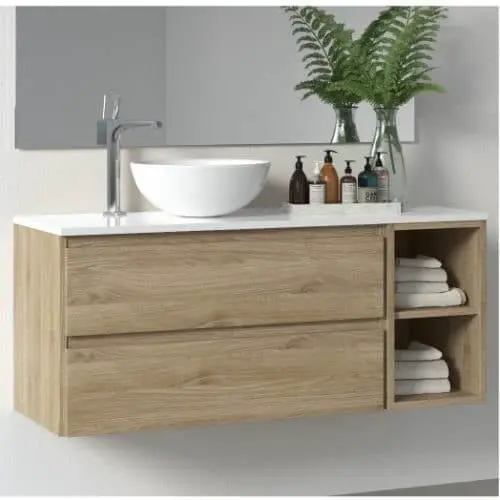 Vanitory flotante de madera clara con estante abierto y cajones, diseñado para baños modernos y organizados