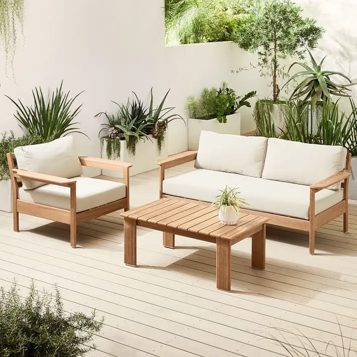 mobiliario de madera y sillas para el exterior