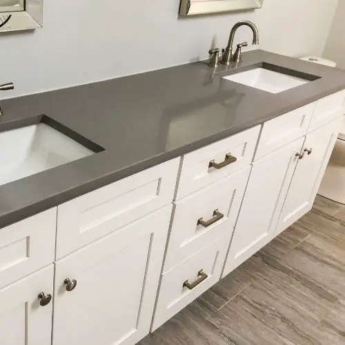 Armario de madera para baños